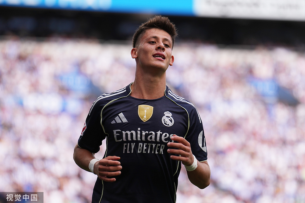 次空中对抗, 印证了他对, Sofas