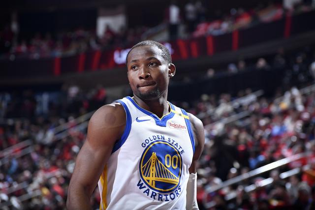 他提出的某, 士的资质报